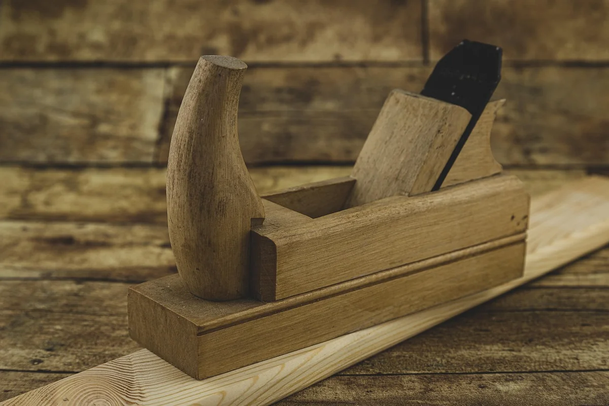 Astuces pour rénover une commode en bois : techniques et matériaux en 2026